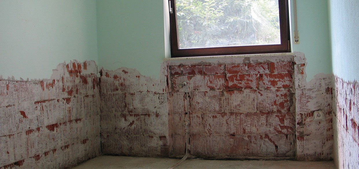 Sanacija notranjih zidov po poplavi